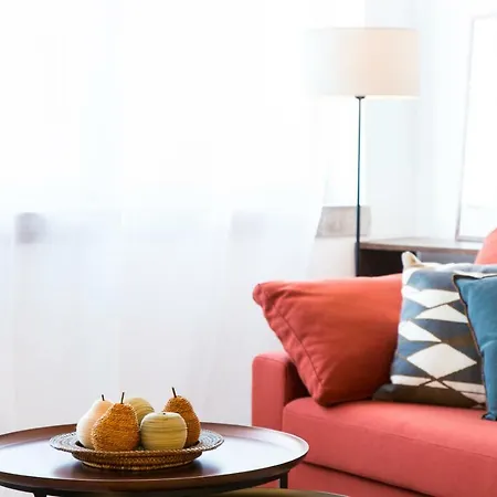 Amazing Center 2 Bdr Flat! Appartement