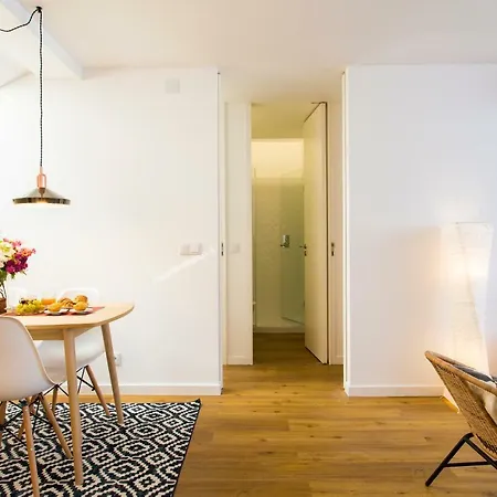 Amazing Center 2 Bdr Flat! Appartement *