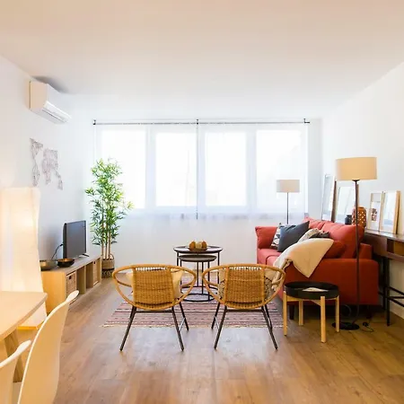 Amazing Center 2 Bdr Flat! Appartement *